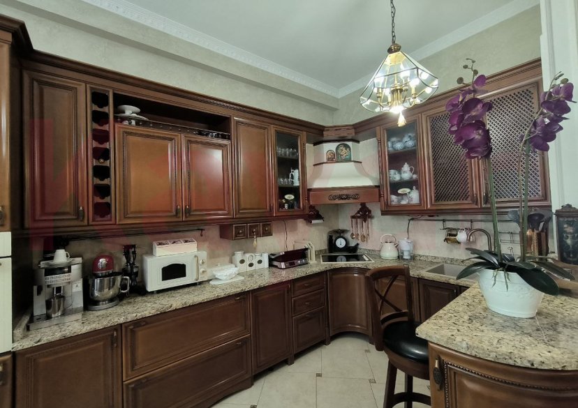 Продажа 5-комн. квартиры, 199 кв.м фото 0