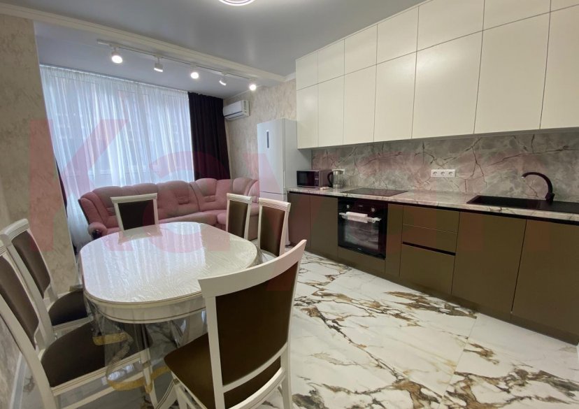 Аренда 2-комн. квартиры, 70 кв.м фото 0